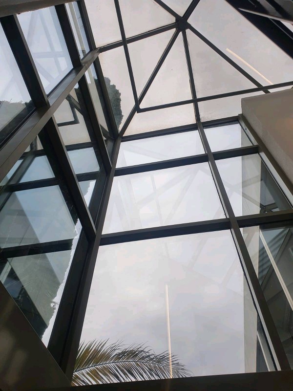 Remplacement de vitres sur un dôme verrier à Labège