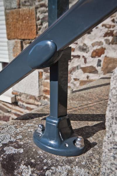 Main courante aluminium thermolaquée – solidité et design sur mesure