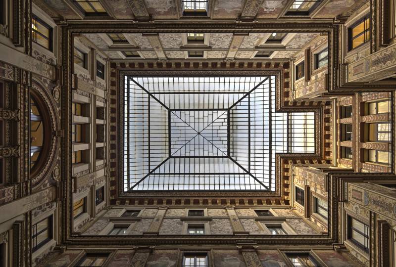 Pose de panneaux de verre sur-mesure pour toiture à Montauban avec un artisan verrier